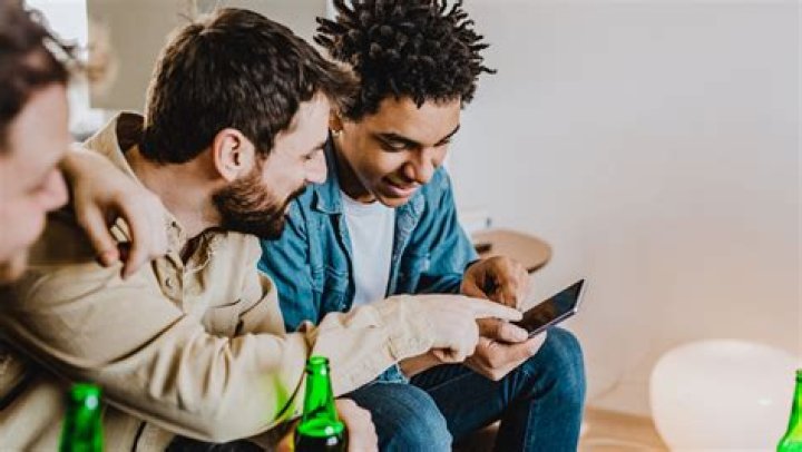 10 Celebrities Who Love to Gamble