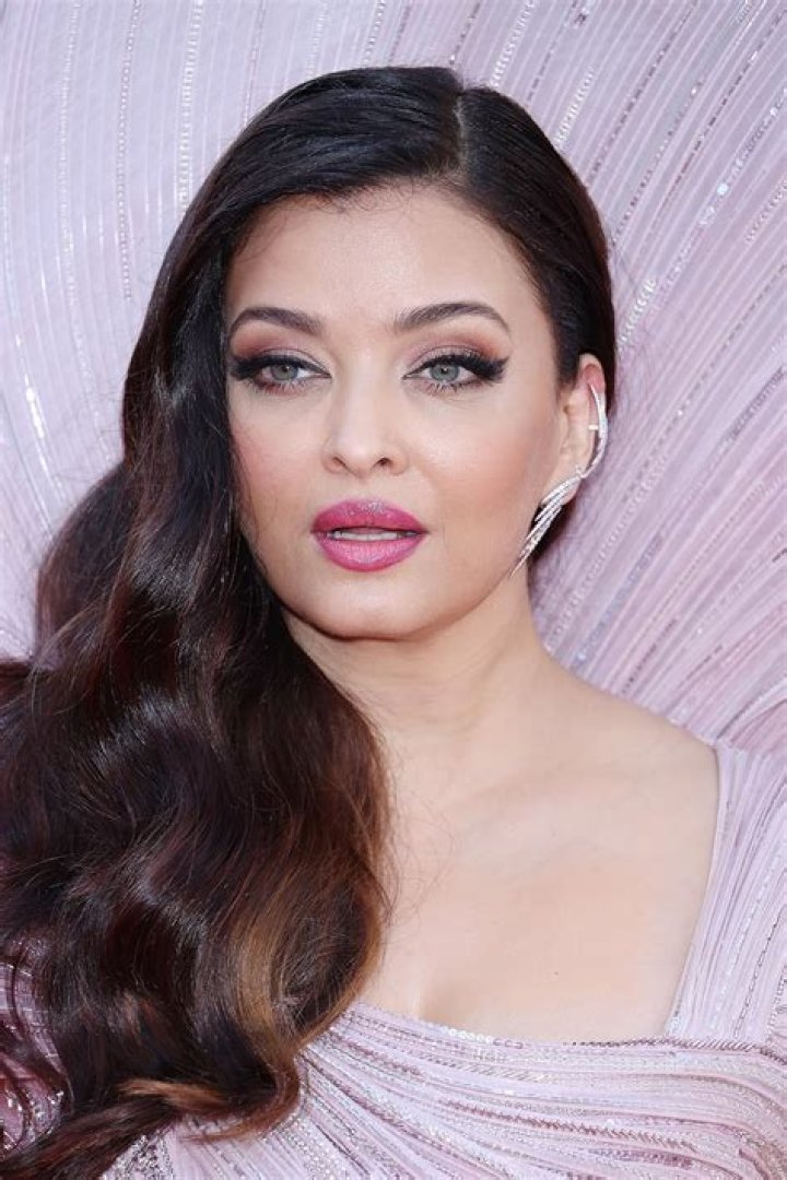 Aishwarya Rai Bachchan Net Worth, Age, Height, Bio, Birthday, Wiki!