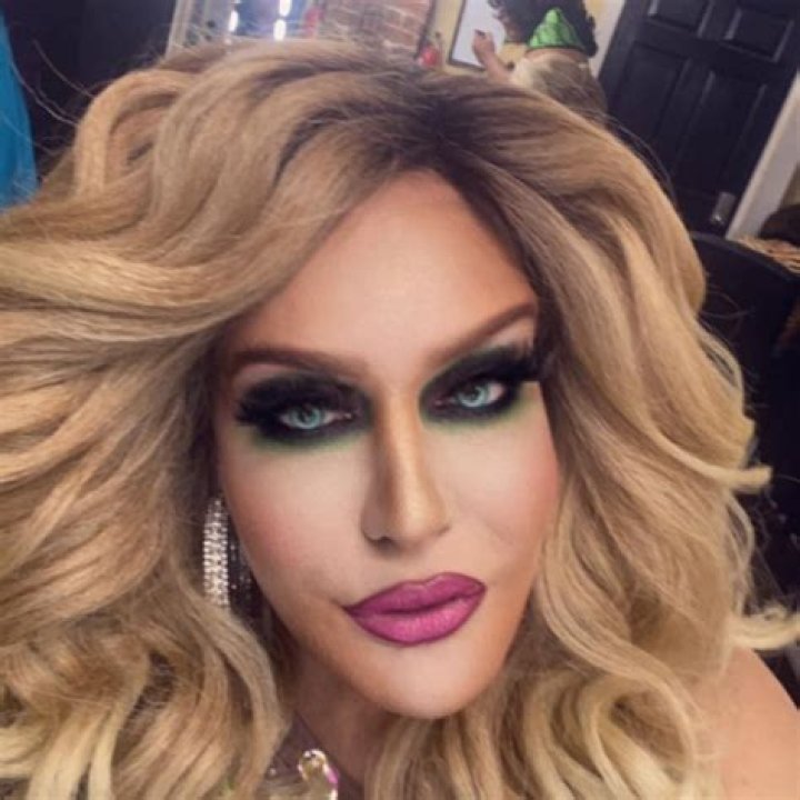 Alisa Summers - Net Worth, Age, Height, Birthday, Bio, Wiki!