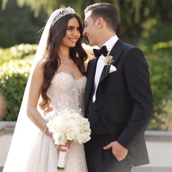 Amine Gulse- Age, Height, Net Worth, Husband, Career, Nationality