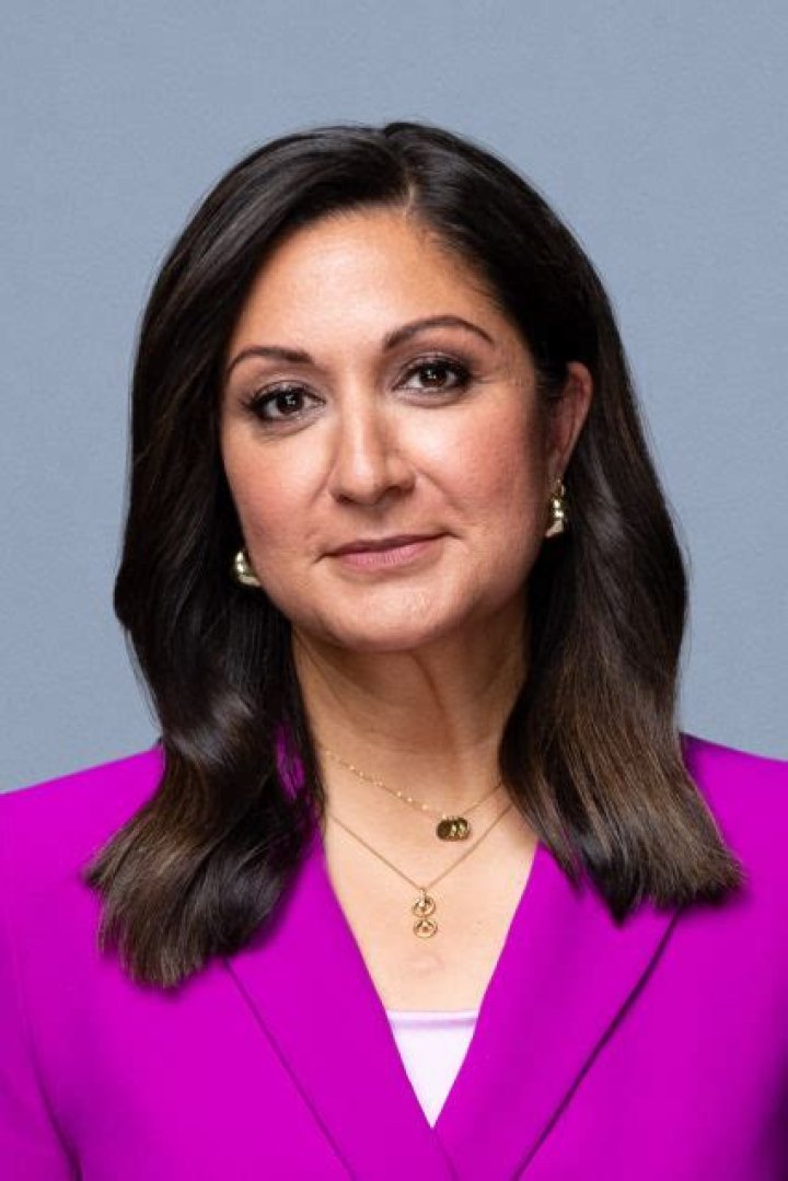 Amna Nawaz Net Worth, Age, Height, Bio, Birthday, Wiki!