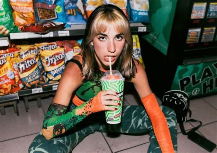 Anna Thoresen Opens Up about “Party Girl’s Lament” and Her Upcoming EP