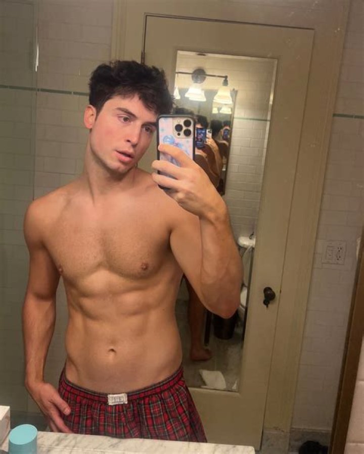 Benito Skinner- Age, Net Worth, Girlfriend, Family & Biography