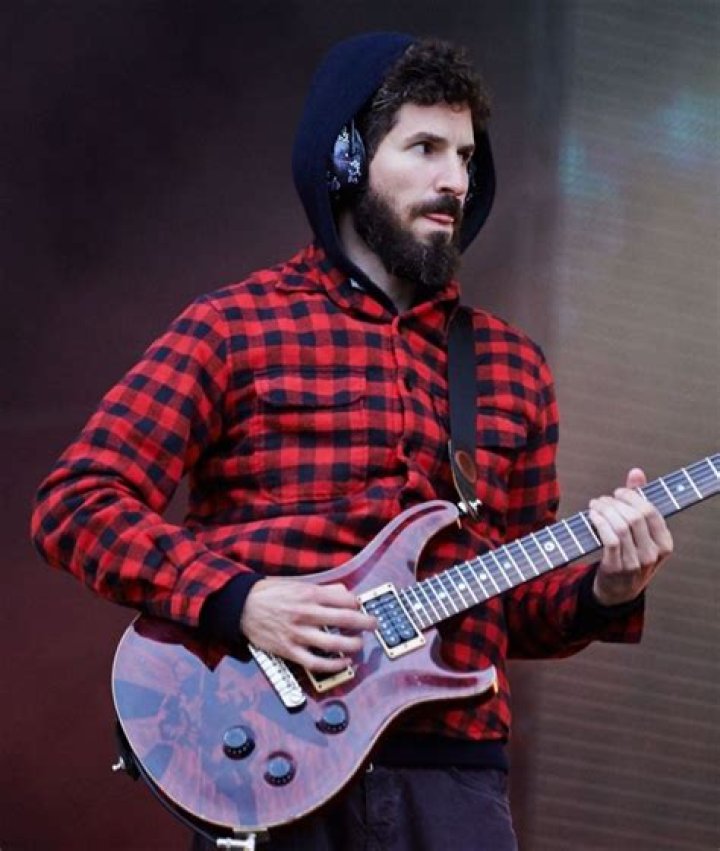 Brad Delson Net Worth, Age, Height, Bio, Birthday, Wiki!