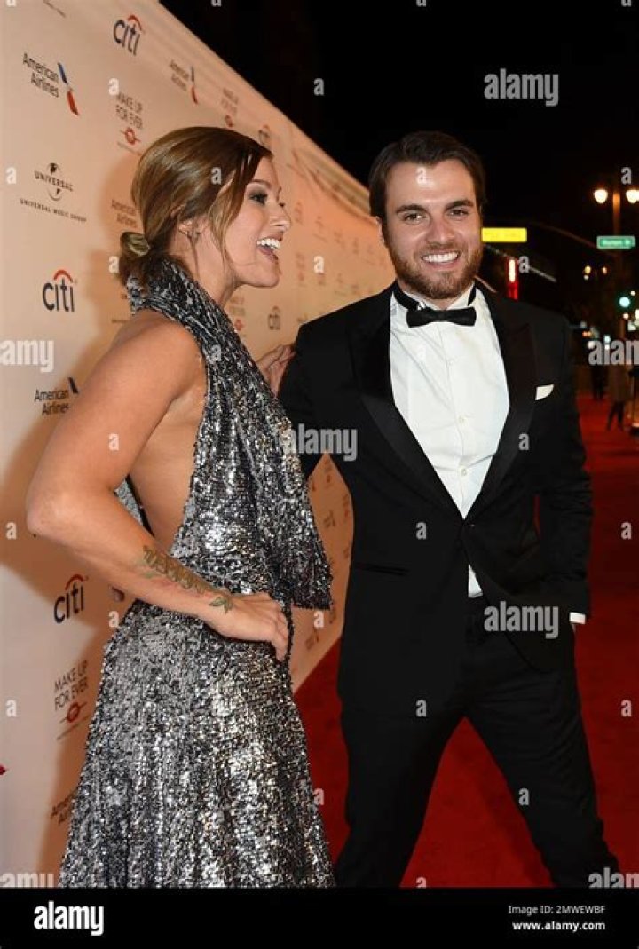 Who is Cassadee Pope Dating – Cassadee Pope's Boyfriend & Exes