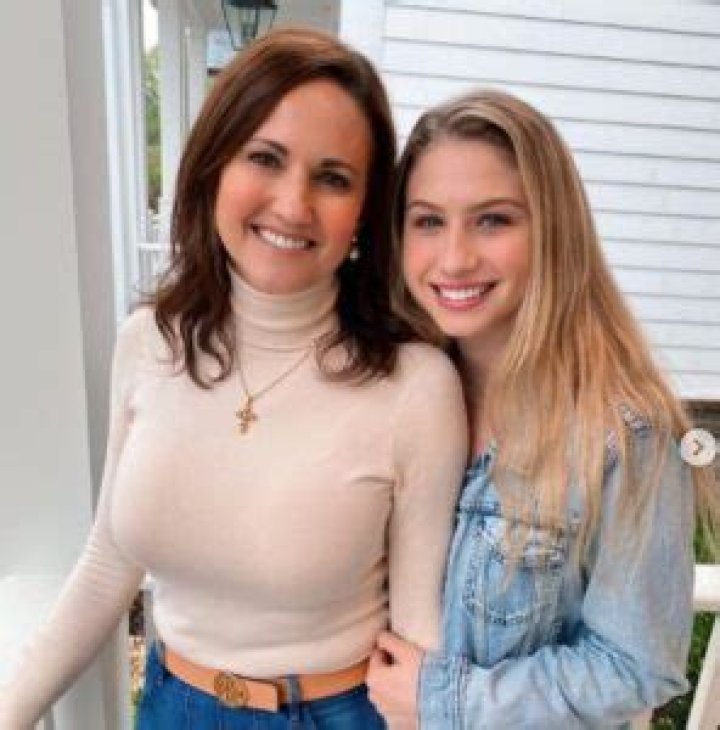 Cassandra Dilfer- Wiki, Age, Height, Husband, Ethnicity, Net Worth, Career