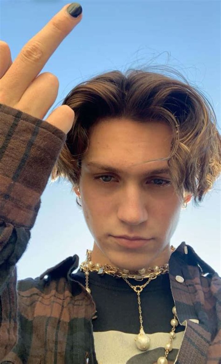 Chase Hudson- Bio, Wiki, Age, Height, Weight, Net Worth, Relationship