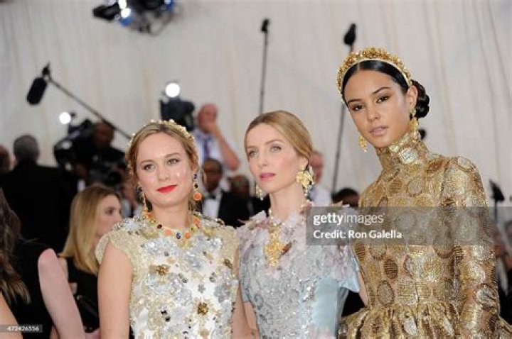 FKA Twigs Overprotective and Possessive of Robert Pattinson at Met Gala – Her Meal Ticket?