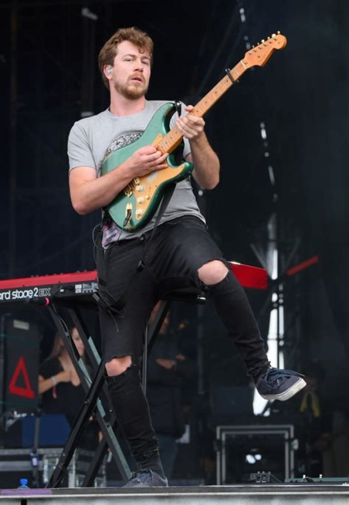 Chris Bourne releases second EP 'In Your Arms' and we review it.