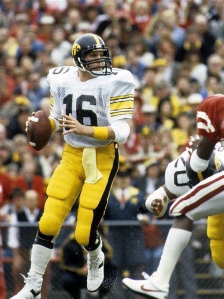 Chuck Long - Net Worth, Age, Height, Birthday, Bio, Wiki!