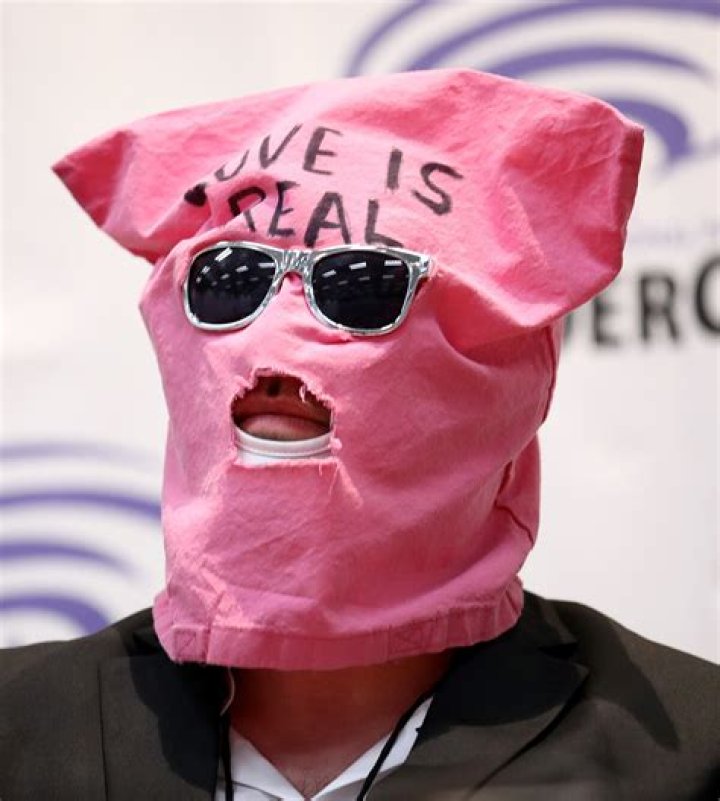 Fame | Chuck Tingle net worth and salary income estimation Apr, 2024