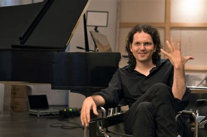 Classical Pianist Vladimir Khomyakov Paints a Series of Enchanting Pictures With the Sounds of His Album, Romance