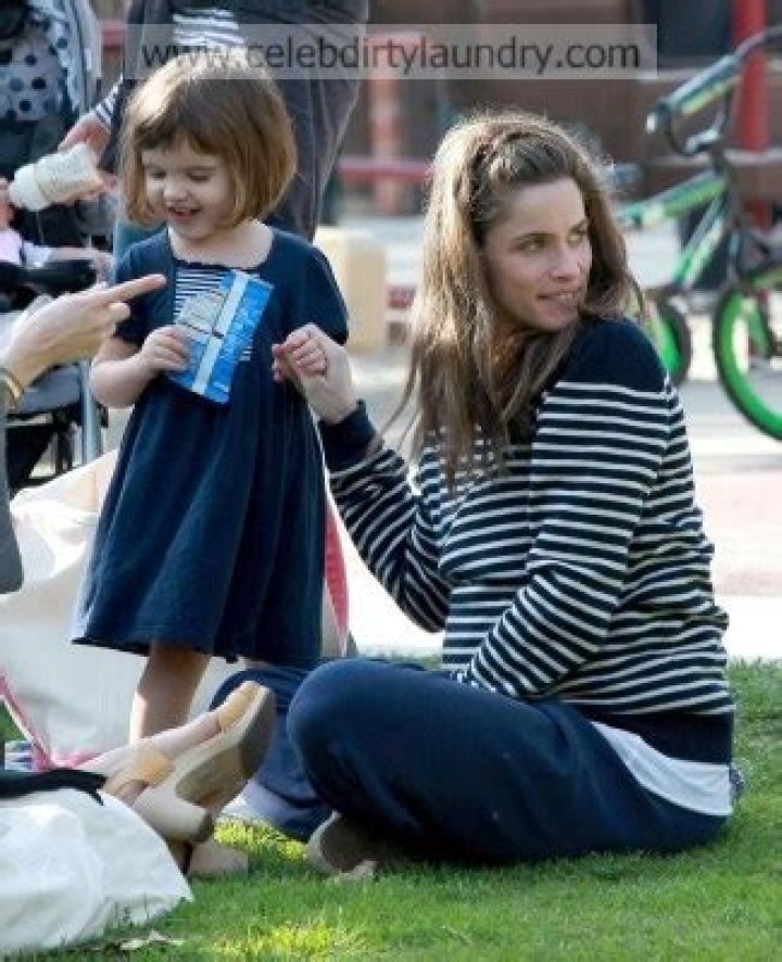 Cuteness Overload: Amanda Peet & Her Daughter At The Park