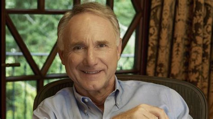 Dan Brown Net Worth 2024, Age, Height, Bio, Birthday, Wiki!