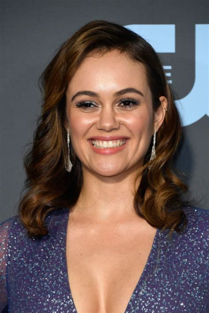 Dina Shihabi- Wiki, Net Worth, Age, Boyfriend, Height