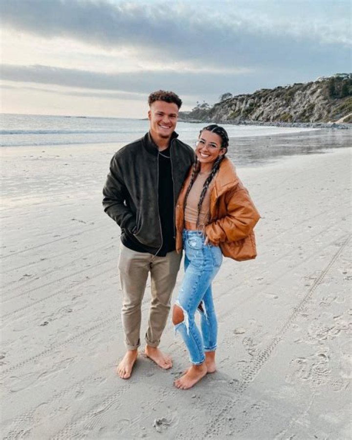 Does Elijah Moore Have A Girlfriend? His Family & Personal Life Details