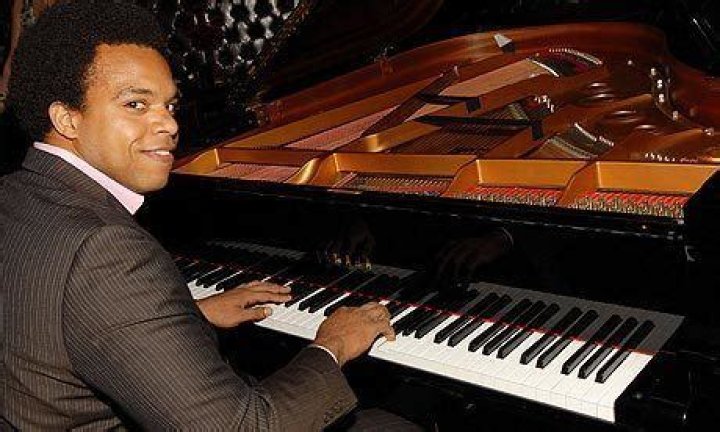 Eric Lewis Net Worth, Age, Height, Bio, Birthday, Wiki!