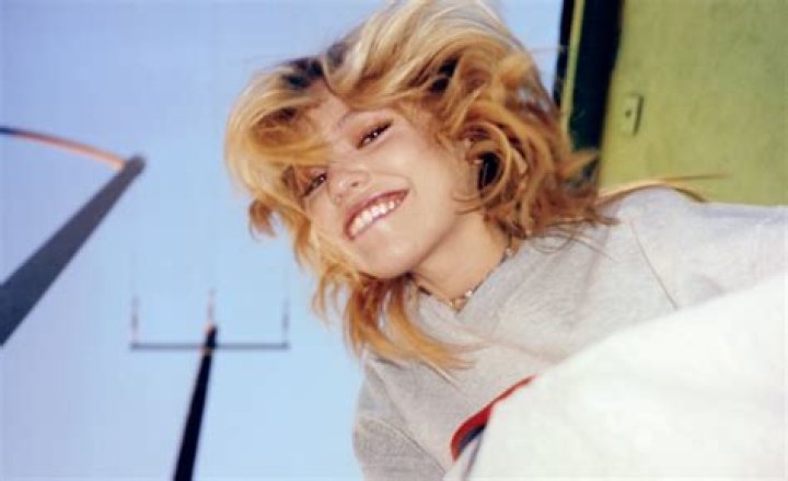 EXCLUSIVE: Salem Ilese Chats About "Hey Siri" and Upcoming EP