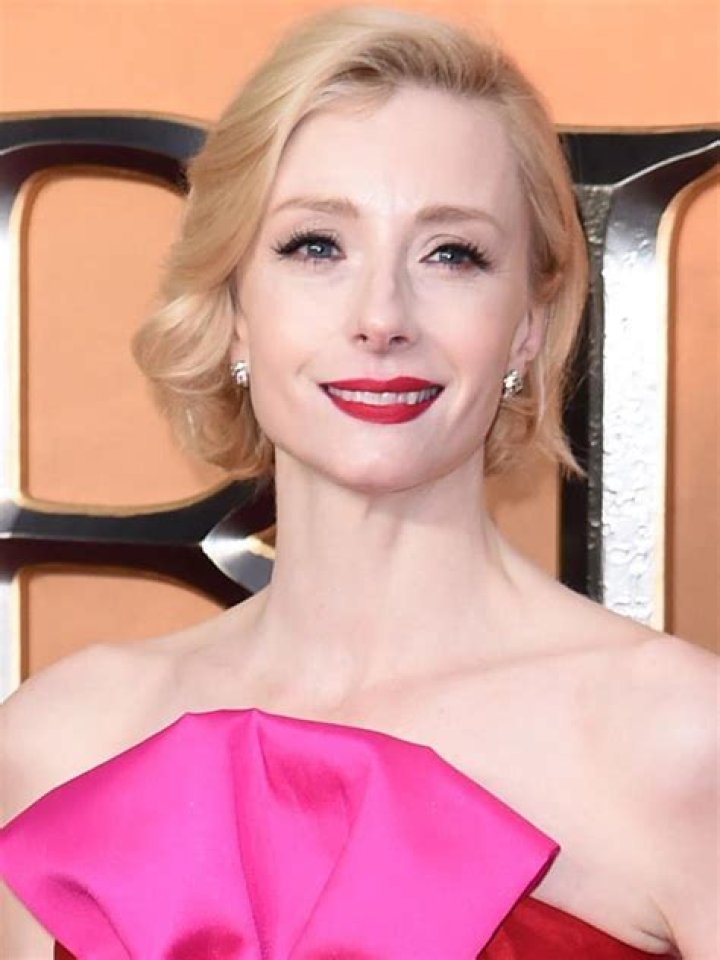 Fiona Glascott Net Worth 2024, Age, Height, Bio, Birthday, Wiki!