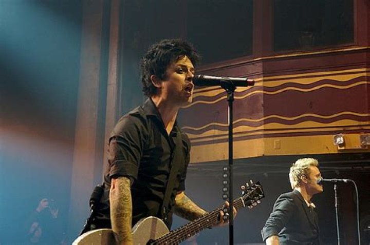 Green Day Unveil Lyric Video for New Song 'Still Breathing'