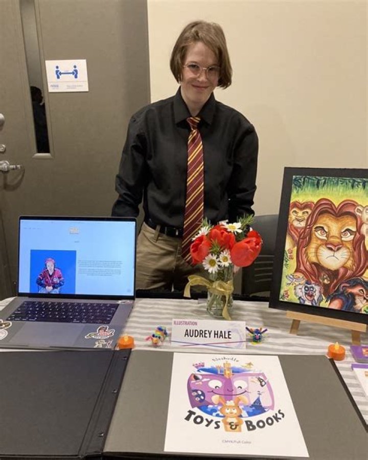 Hale Leon’s Girlfriend: Who is Hale Leon Dating?