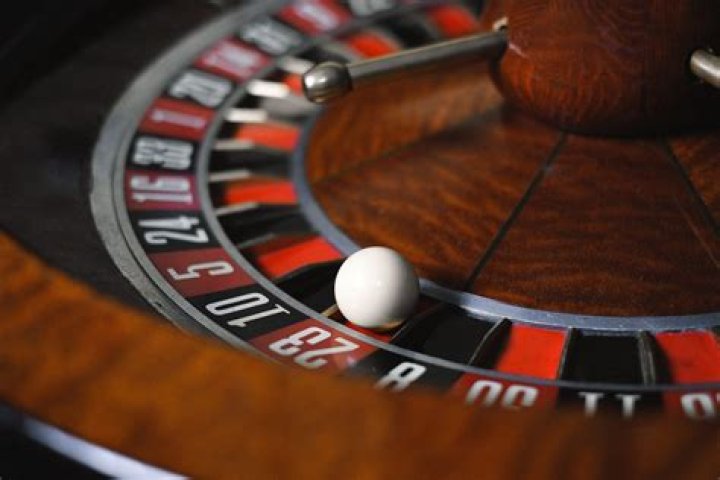 How Does Betting on Roulette Work?