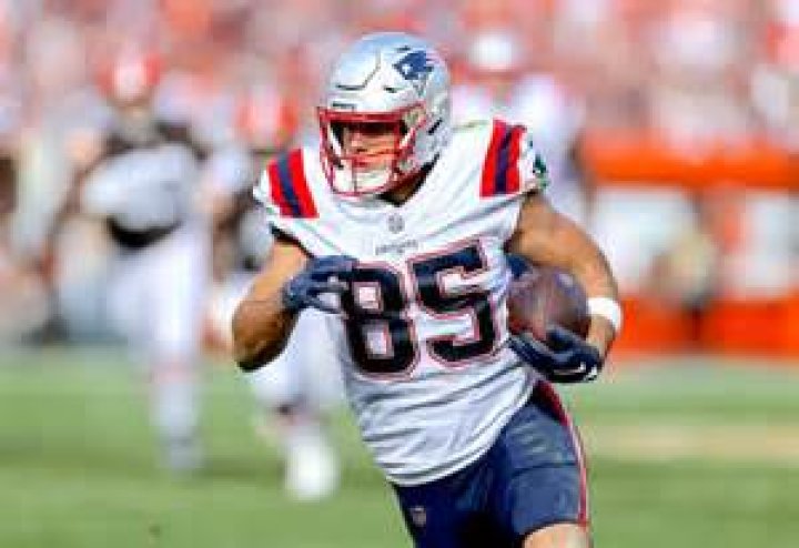 Fame | Hunter Henry net worth and salary income estimation Jan, 2024