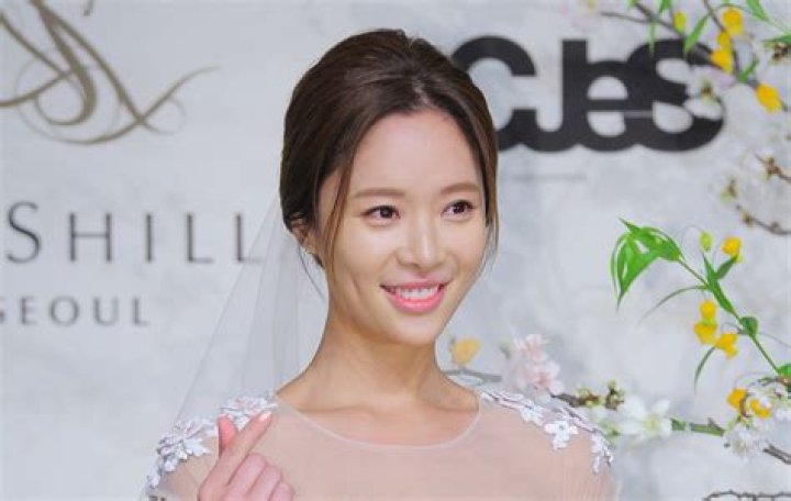 Hwang Jung-eum - Net Worth, Age, Height, Birthday, Bio, Wiki!
