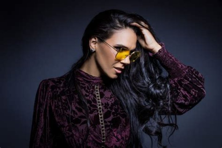 Interview with ADRIANNA: Merging Vocals and Club-Ready Beats in the Tech House Scene
