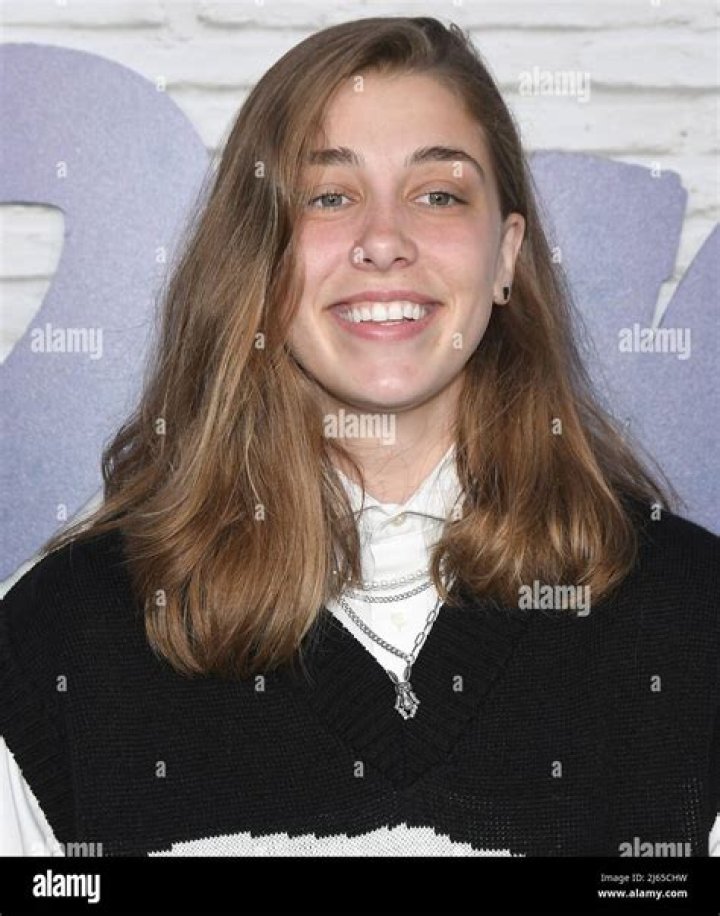Isabella Avila- Bio, Age, Height, Dating, Is Gay, Net Worth