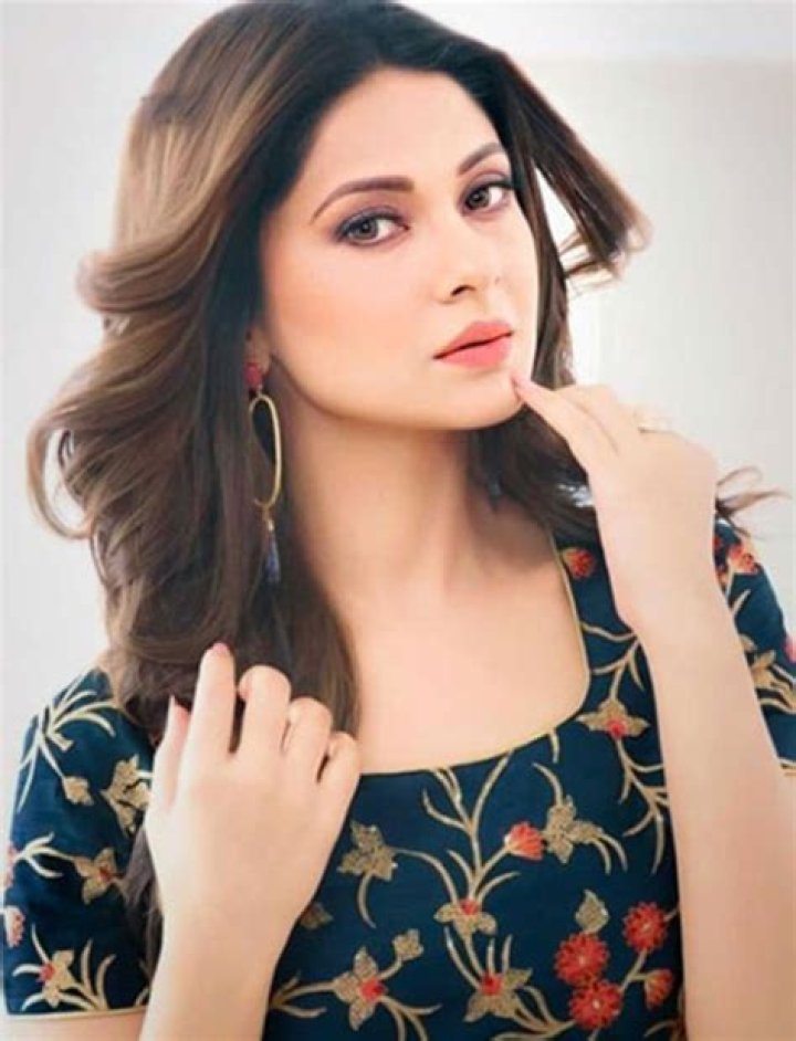 Jennifer Winget- Age, Bio, Wiki, Height, Boyfriend, Net Worth