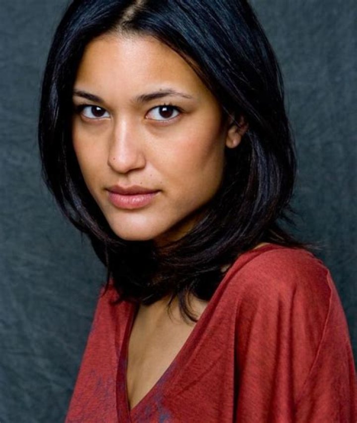 Julia Jones- Wiki, Bio, Age, Weight, Height, Boyfriend, Career, Net Worth
