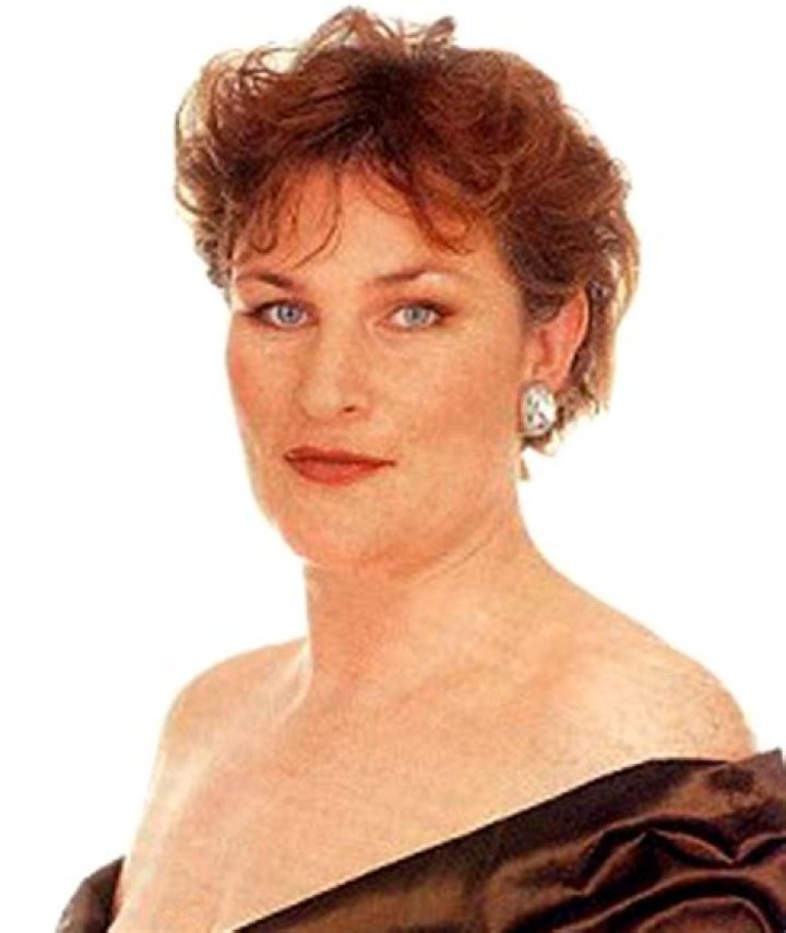 Julie T. Wallace Net Worth, Age, Height, Bio, Birthday, Wiki!