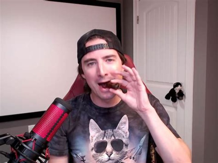 Fame | Keith Gill net worth and salary income estimation Apr, 2024