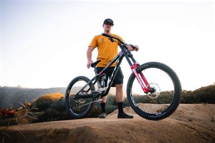 Fame | Kyle Strait net worth and salary income estimation Jan, 2024