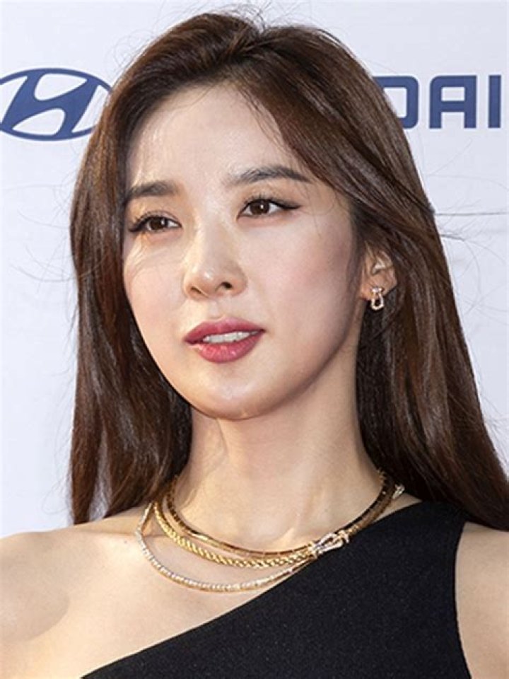 Lee Chung-ah Net Worth, Age, Height, Bio, Birthday, Wiki!