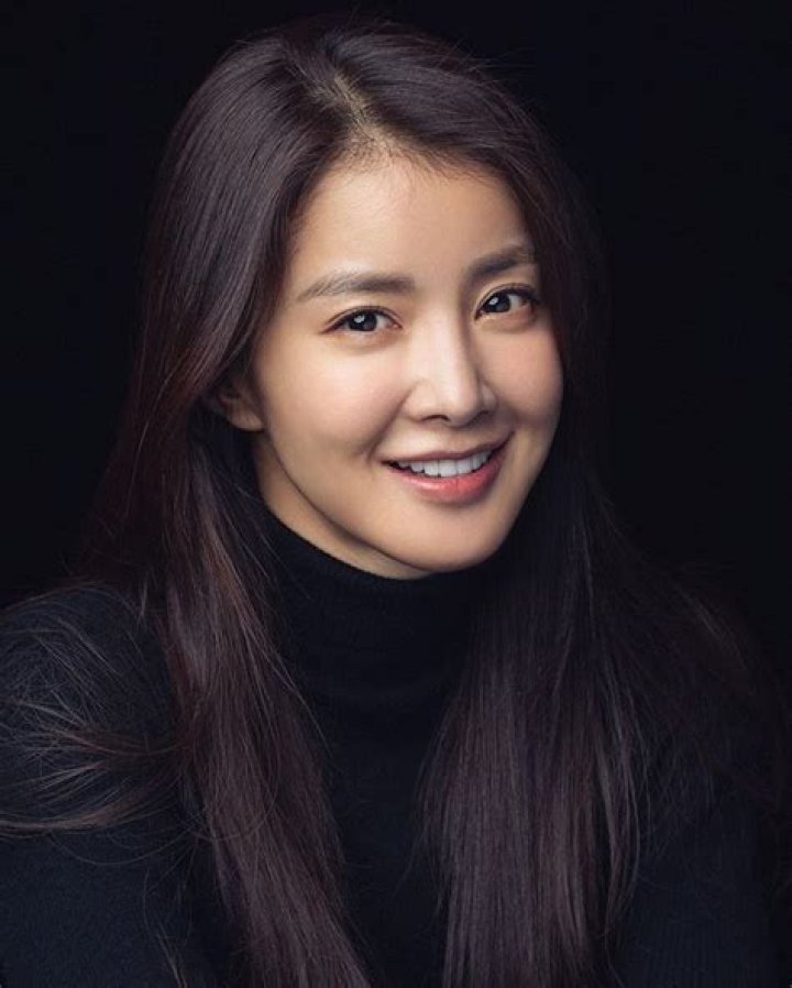 Who is Lee Si Young? Wiki, Age, Height, Net Worth, Boyfriend, Career