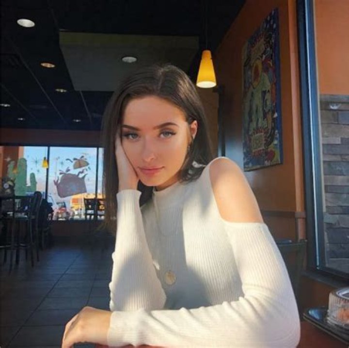 Lily Weber - Net Worth, Age, Height, Birthday, Bio, Wiki!