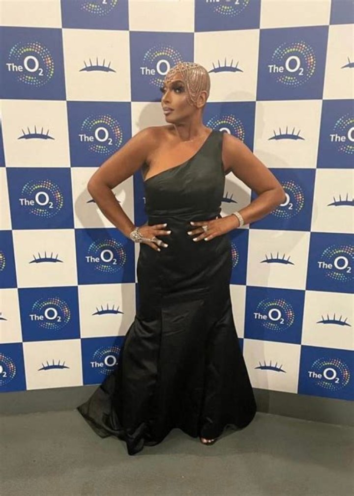 Livin Joy's Janice Robinson Wows Crowds With Classic Hit 'Dreamer' In London