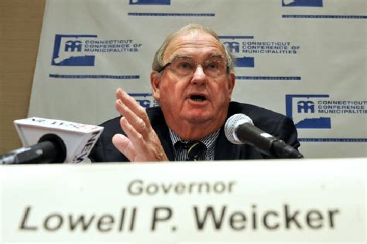 Lowell P. Weicker Net Worth, Age, Height, Bio, Birthday, Wiki!