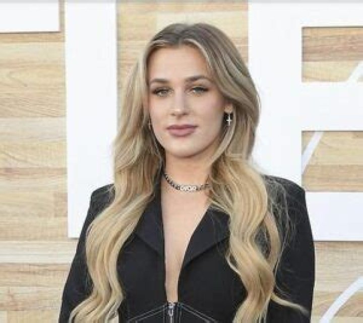 Madi Monroe Biography: Net Worth, Husband, Age, YouTube, TikTok, Parents, Instagram