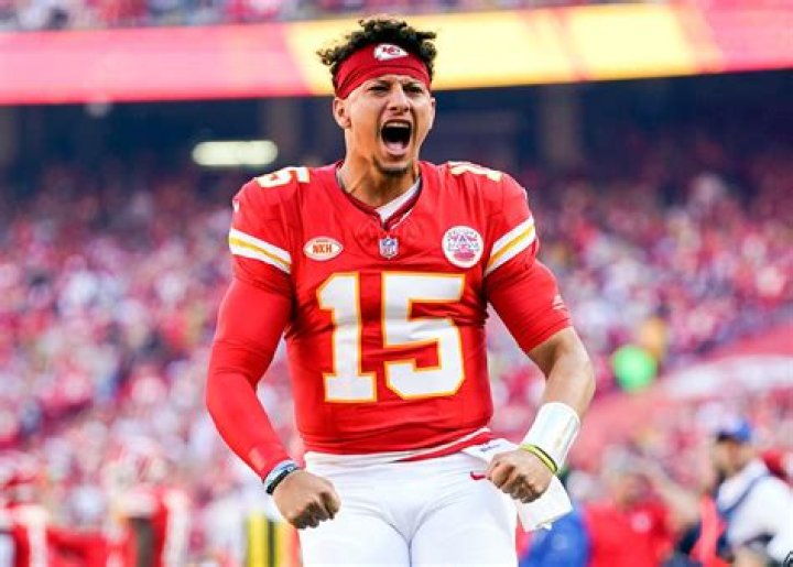 Mahomes NFL Royalty - CelebMix