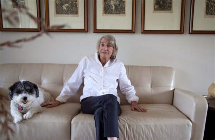 Mary Oliver Biography: Poems, Books, Age, Husband, Net Worth, Quotes, Parents, Height, Husband, Wikipedia, Cause Of Death