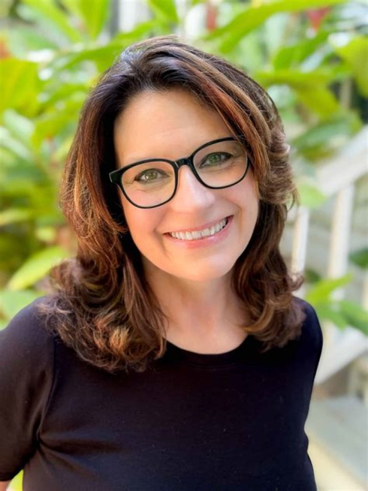 Meg Cabot Net Worth, Age, Height, Bio, Birthday, Wiki!