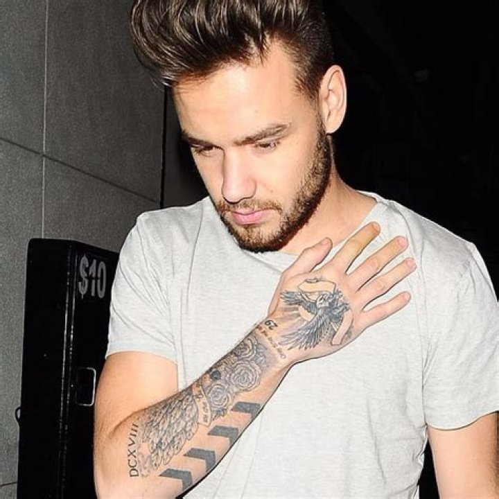 One Direction Sings “Kiss You” The X Factor Finale 12/20/12 (Video)