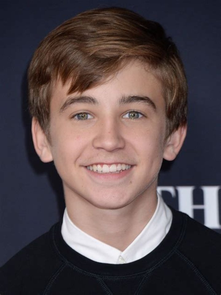 Parker Bates- Wiki, Age, Height, Net Worth, Girlfriend, Ethnicity