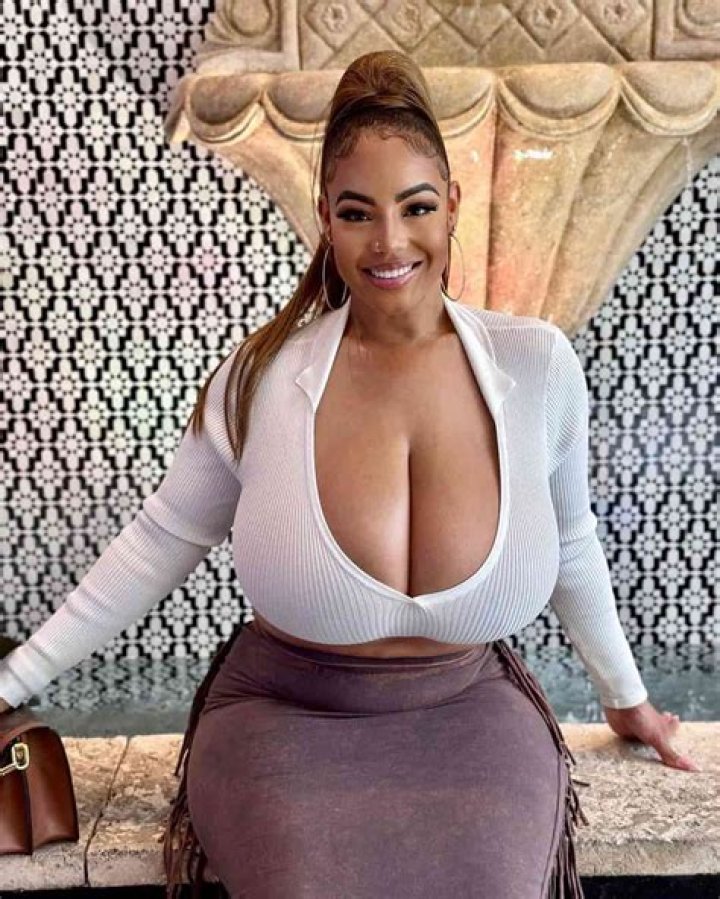 Fame | Persephanii net worth and salary income estimation Jan, 2024