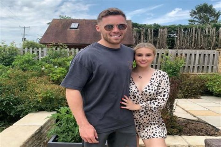 Phill Lewis’s Girlfriend: Who is Phill Lewis Dating?