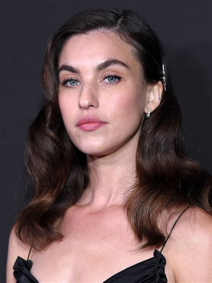 Rainey Qualley - Net Worth, Age, Height, Birthday, Bio, Wiki!