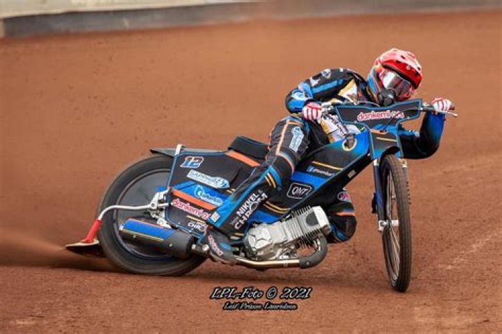 Rene Bach Net Worth, Age, Height, Bio, Birthday, Wiki!